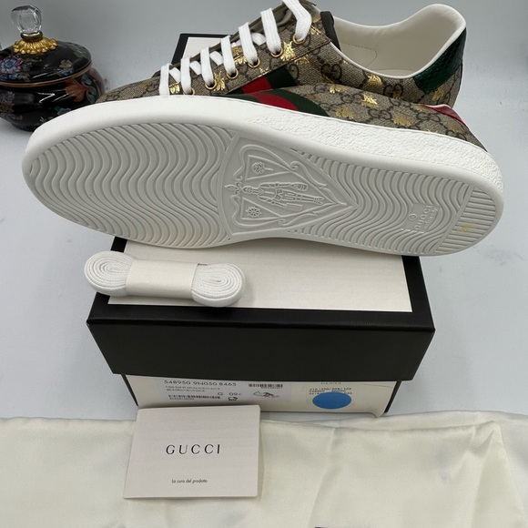 Men's Gucci, ace GG Supreme sneakers with bee detailing size 9.5 made in Italy - Picture 8 of 11